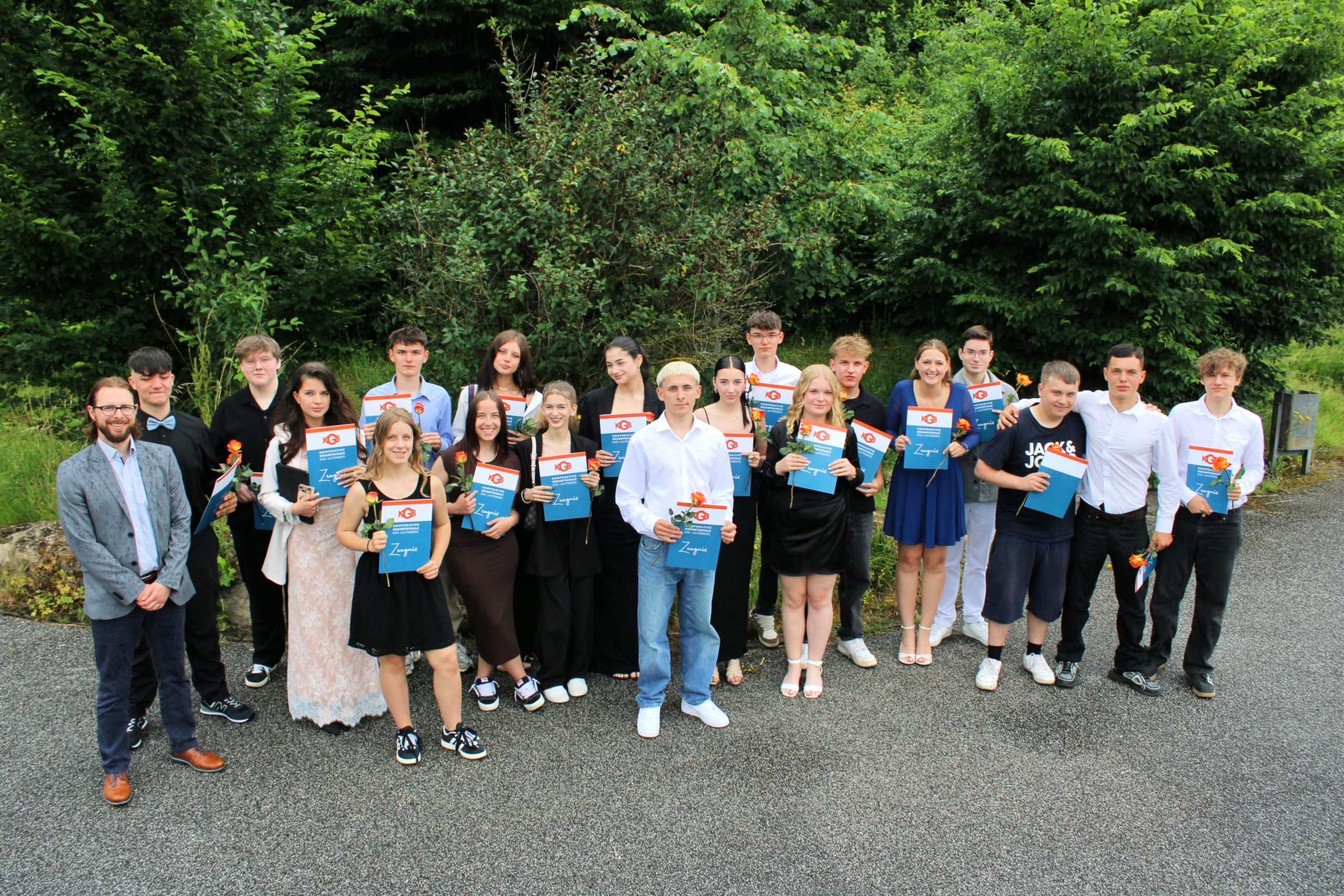 Mehr über den Artikel erfahren Fotos von der Entlassfeier des Haupt- und Realschulzweiges